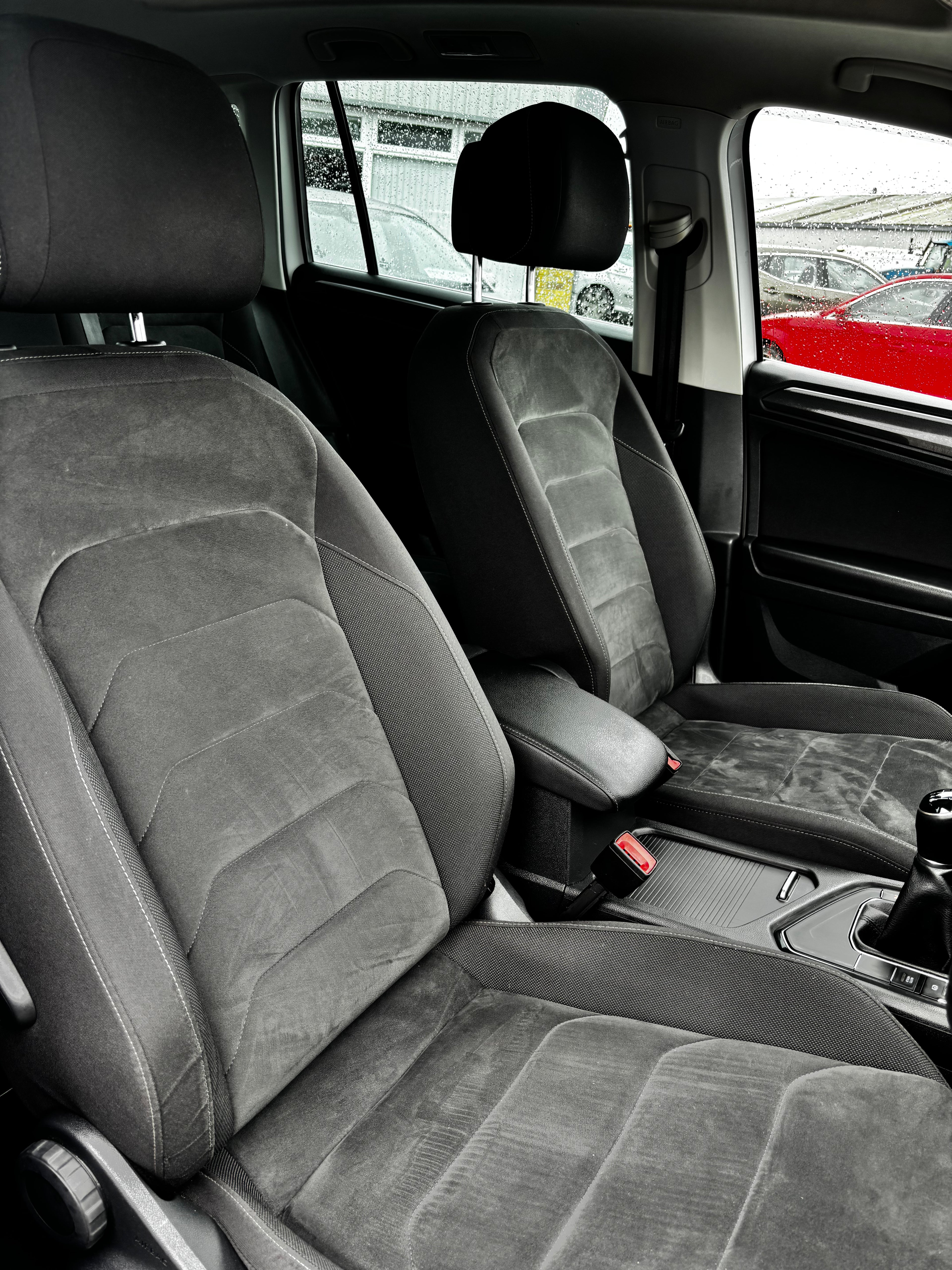 181 Volkswagen Tiguan R-Line