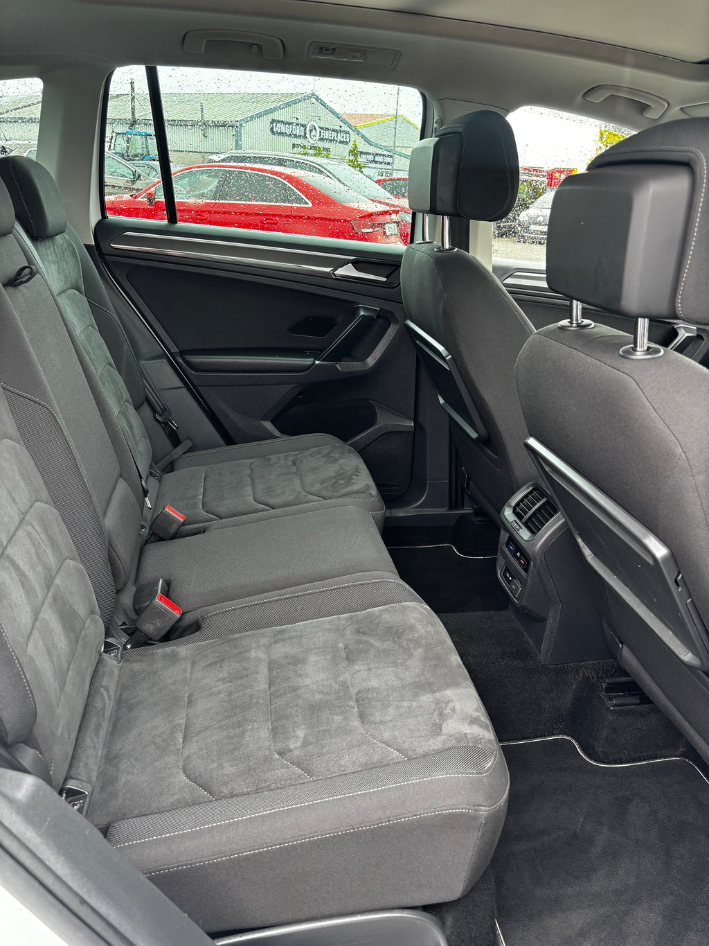 181 Volkswagen Tiguan R-Line