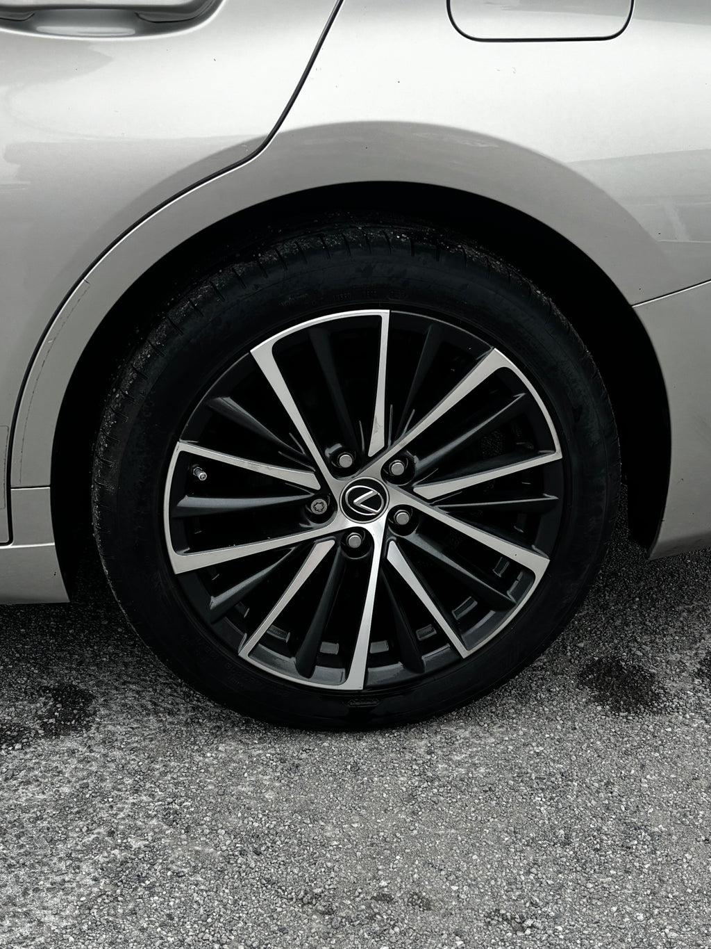 222 Lexus ES 300H Executive