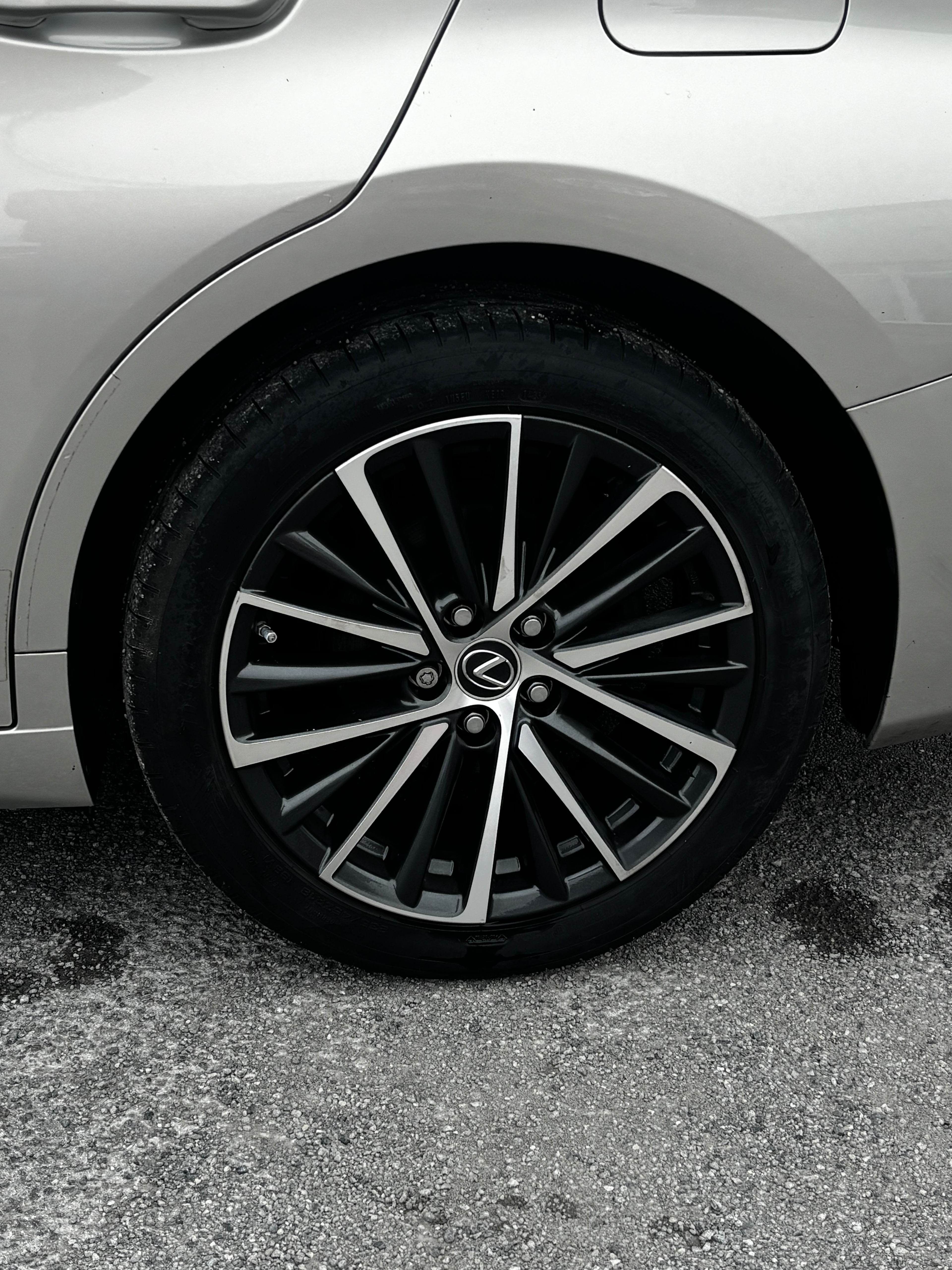 222 Lexus ES 300H Executive
