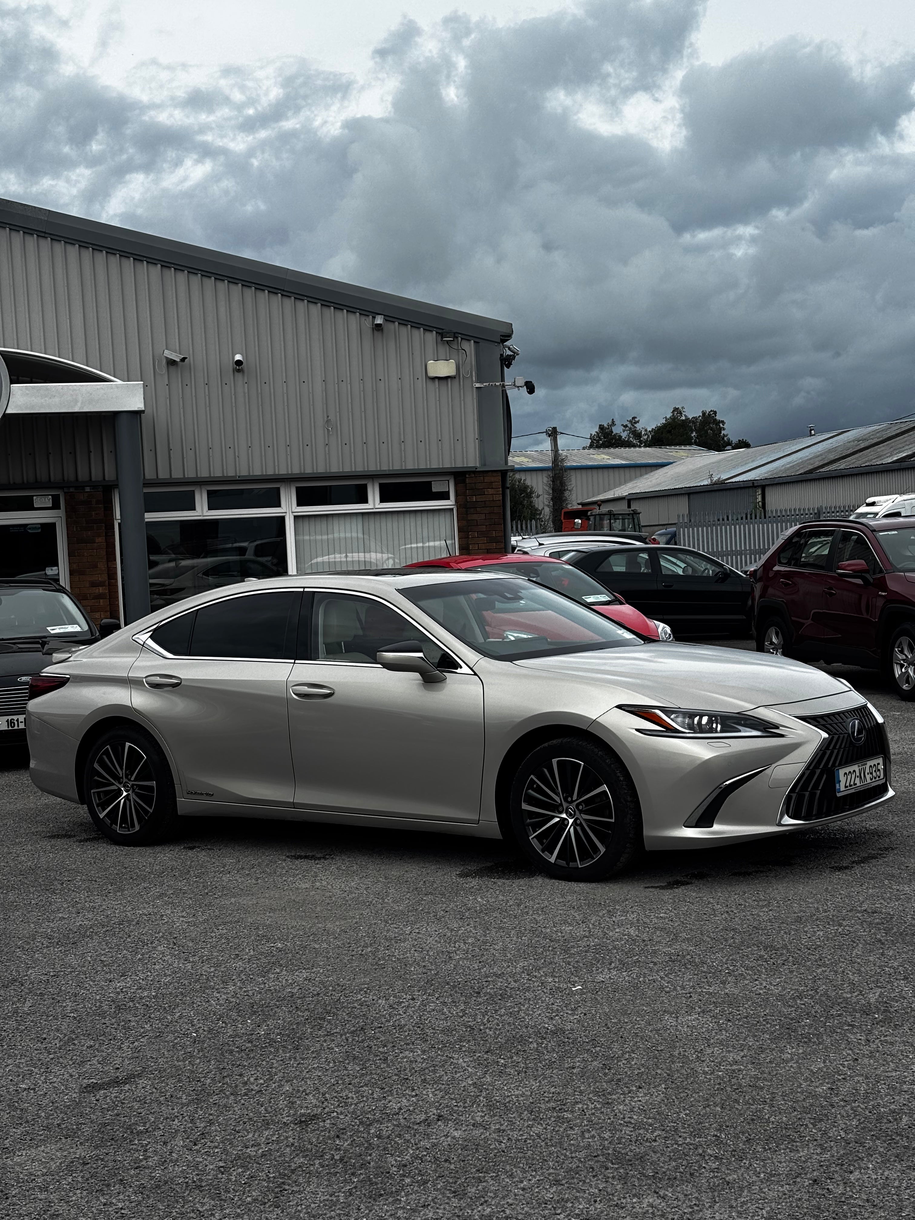 222 Lexus ES 300H Executive