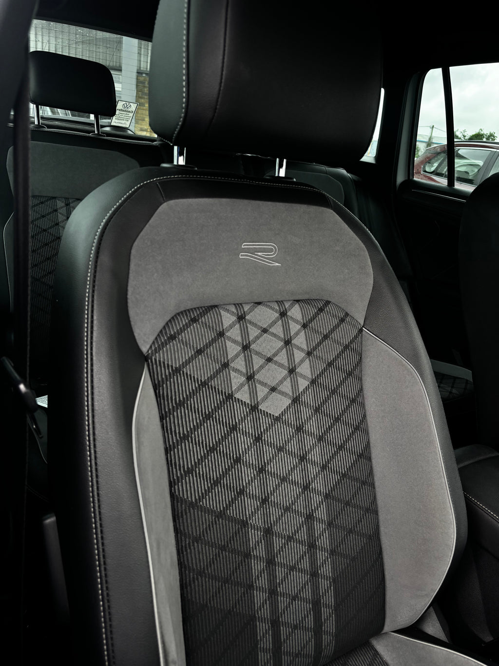 211 Volkswagen Tiguan R Line