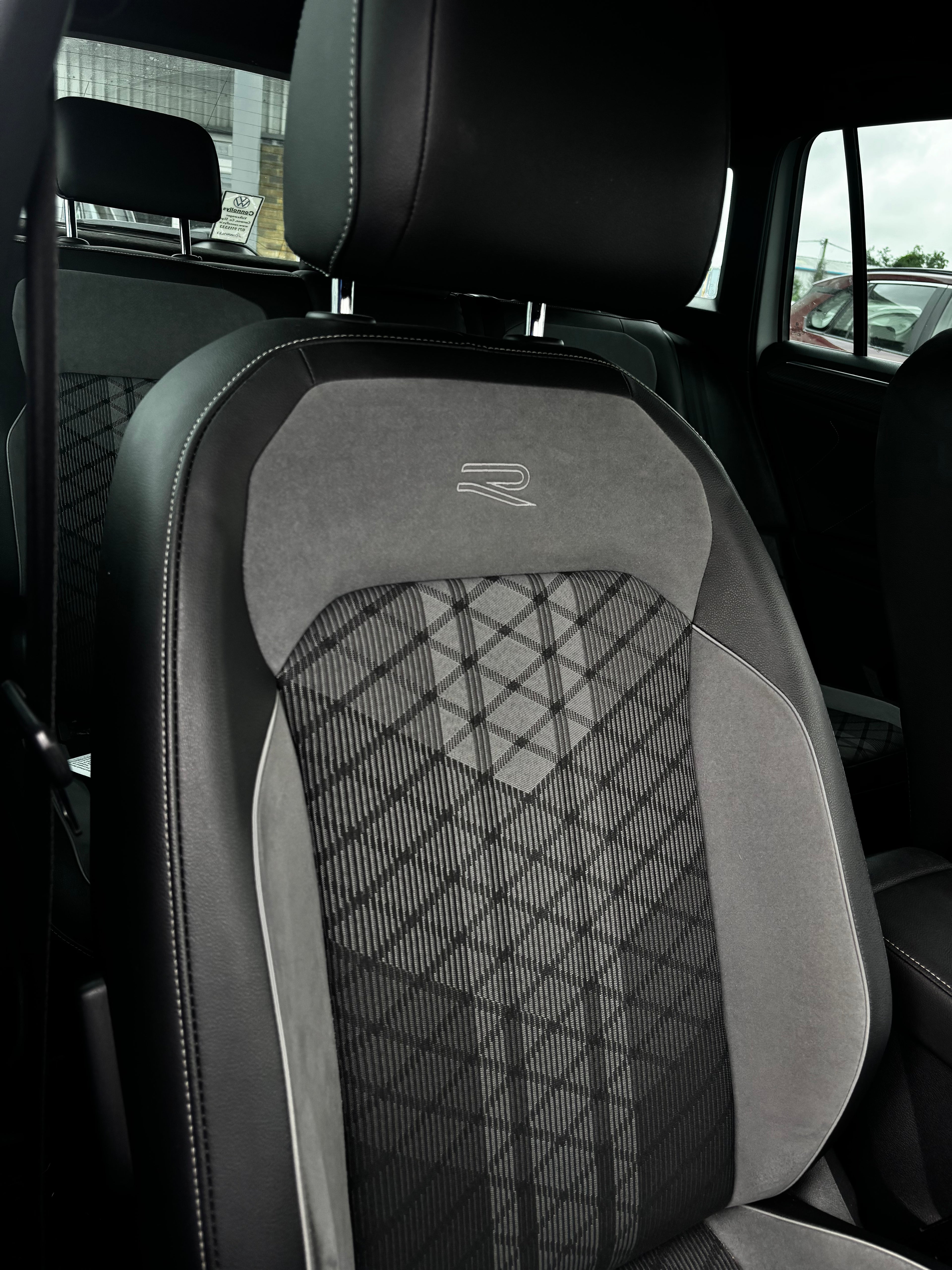 211 Volkswagen Tiguan R Line