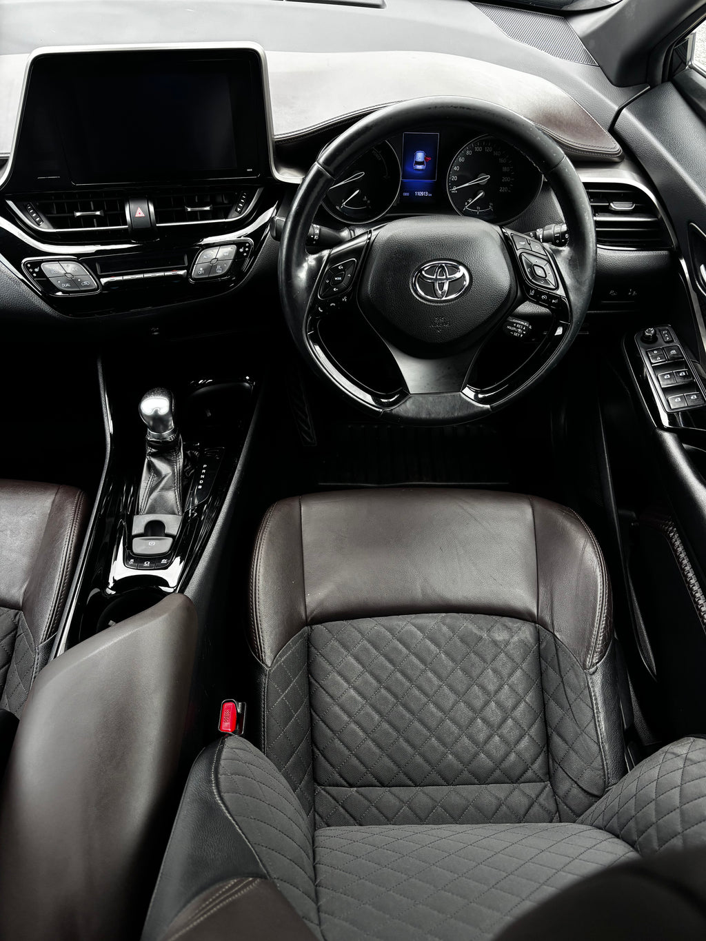 182 Toyota C-HR Sol