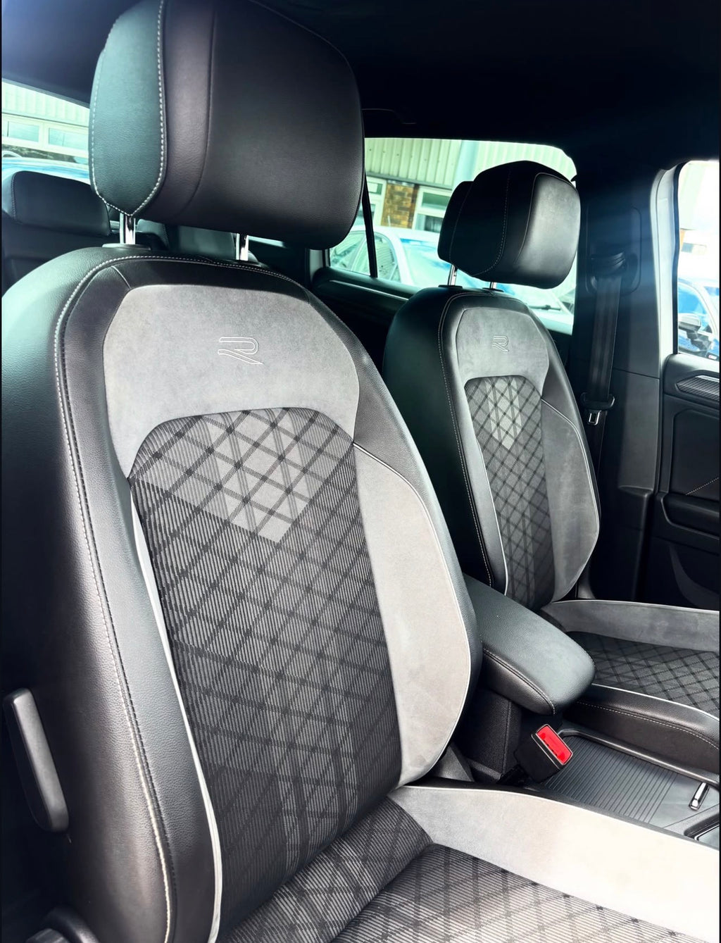 221 Volkswagen Tiguan R Line