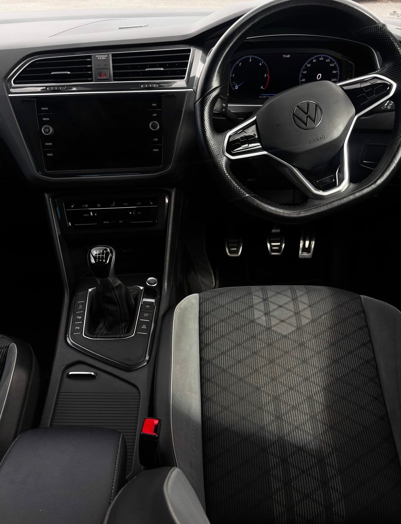 221 Volkswagen Tiguan R Line