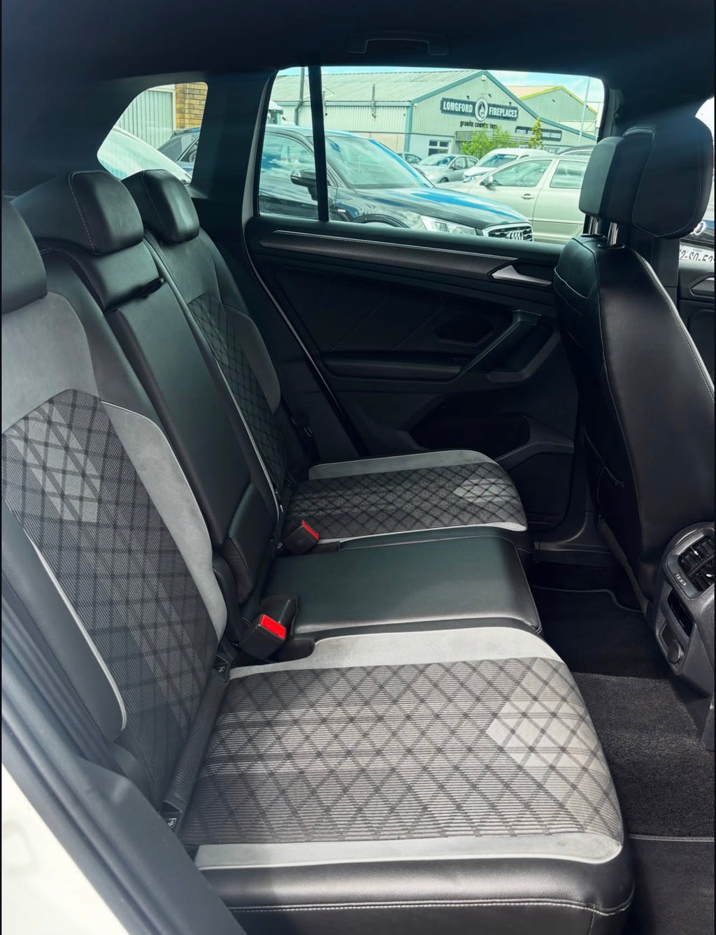 221 Volkswagen Tiguan R Line