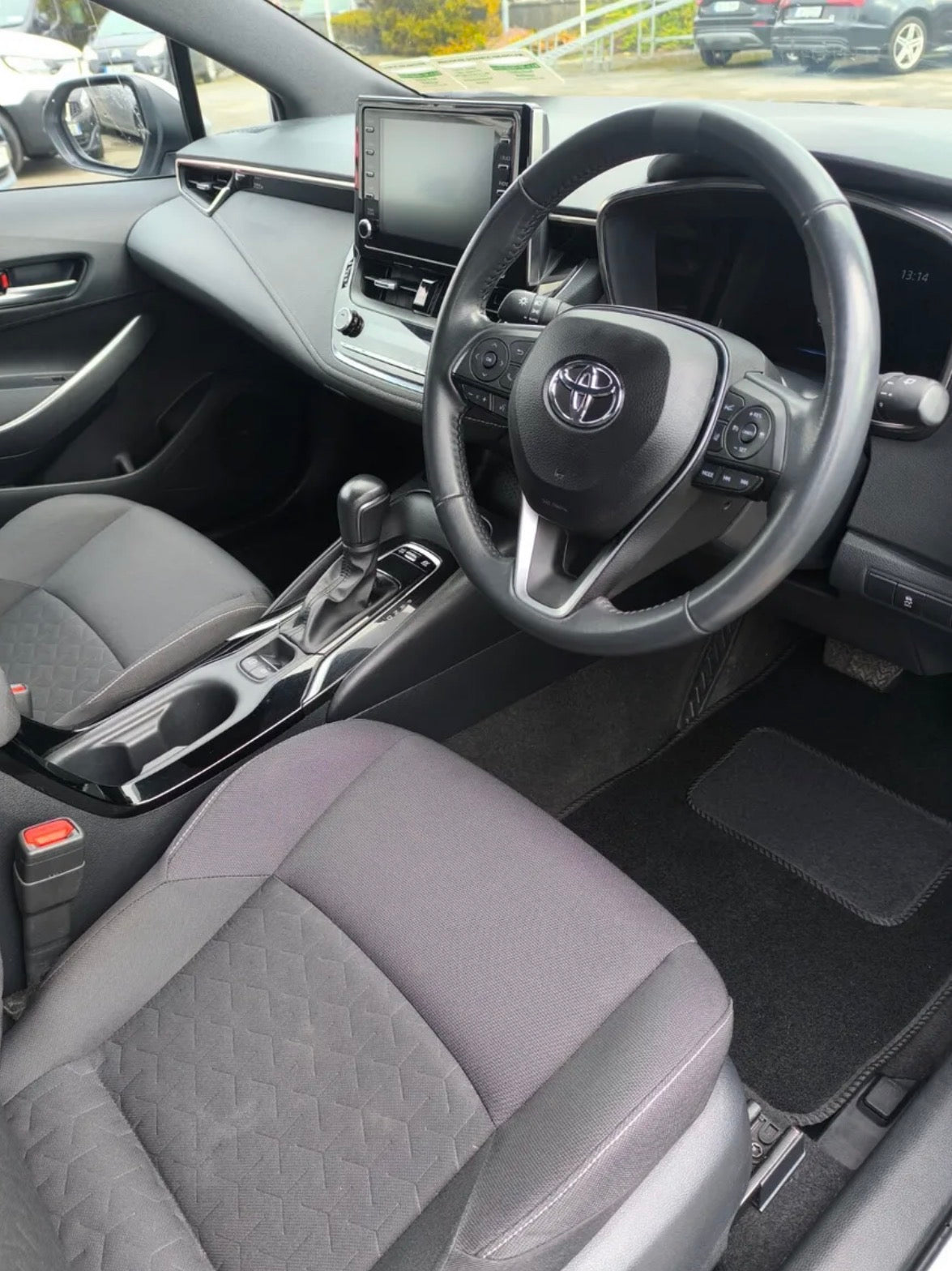 231 Toyota Corolla 1.8 Hybrid