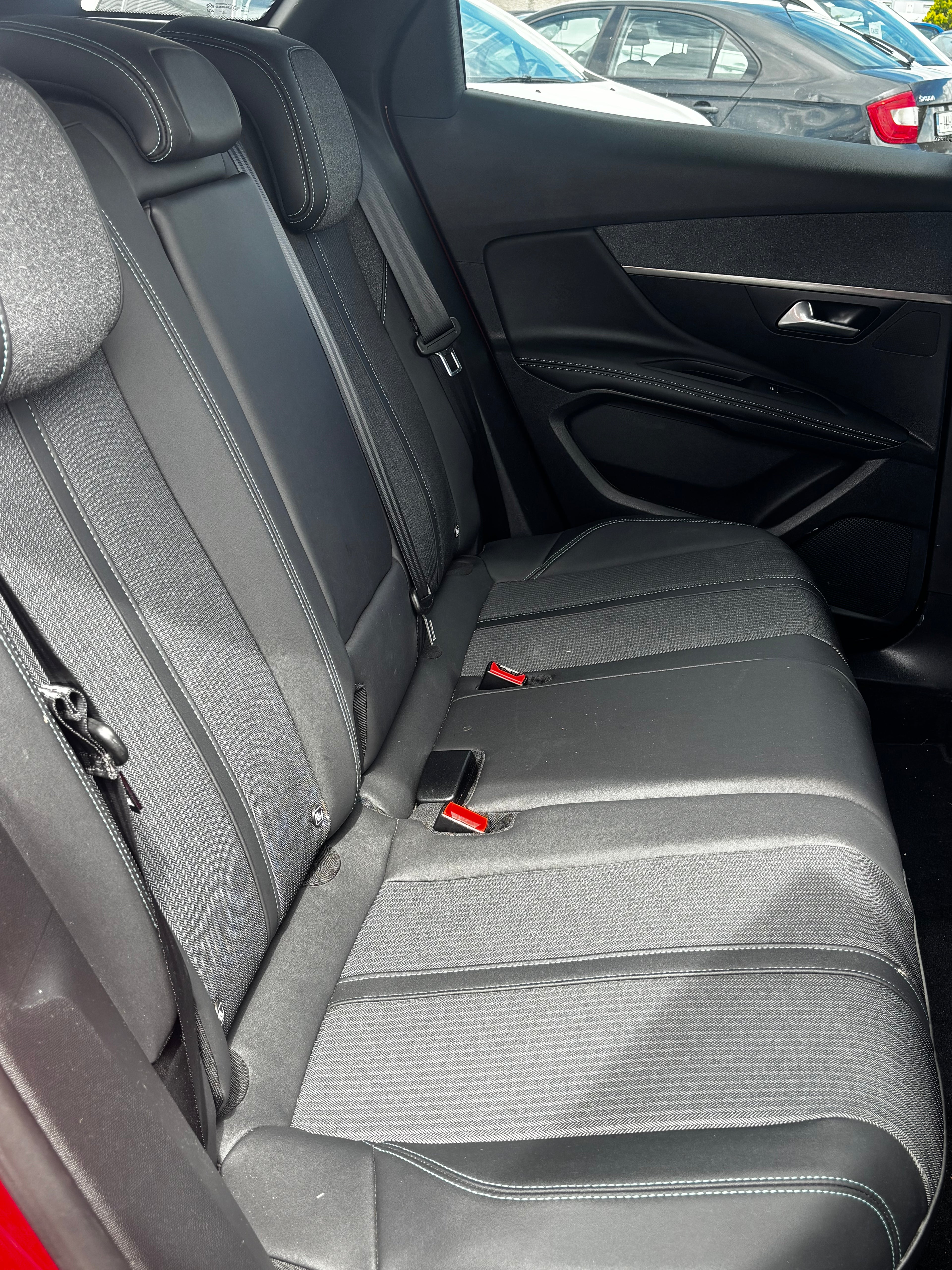 231 Peugeot 3008